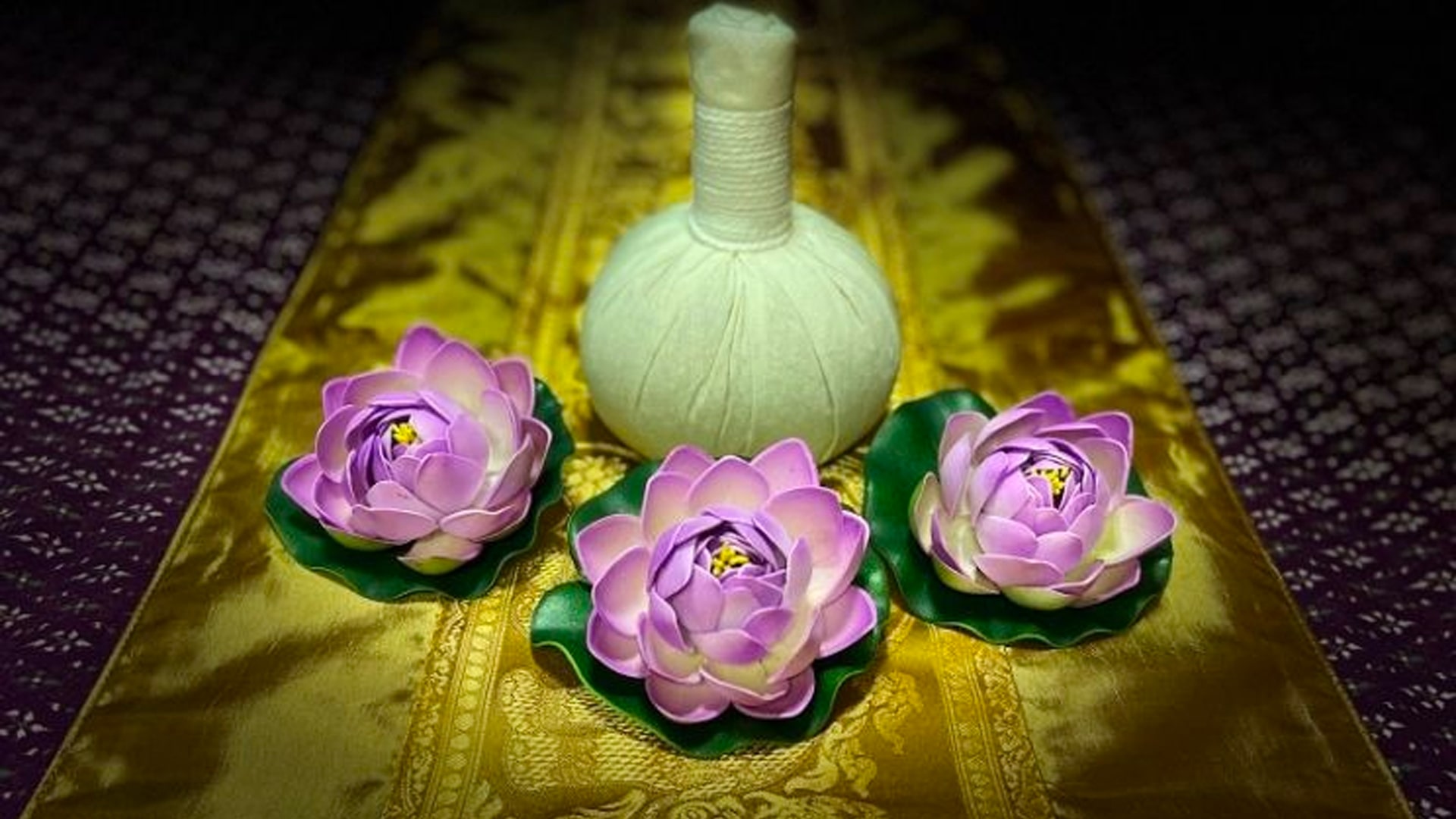 Bungkan Lotus | Itämaista hierontaa